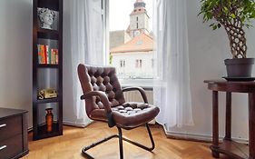 Ultracentral Vintage Apartment Black Church View Steps Away From Piata Sfatului